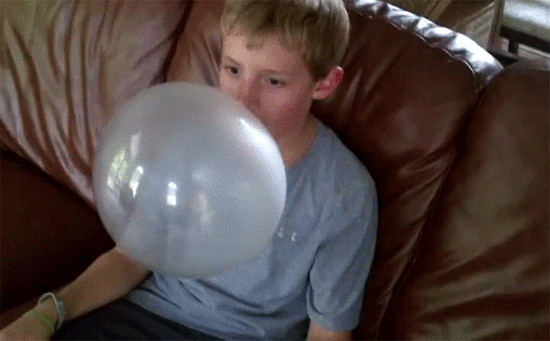 Гифка — «Лопнул шарик из жвачки»