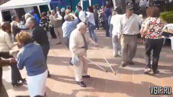 Дед зажигательно танцует
